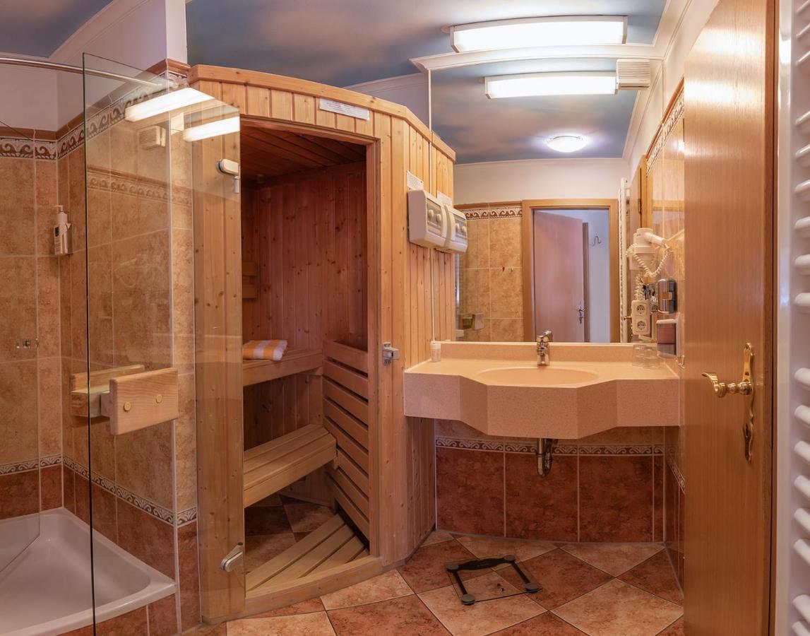 Koenig Ludwig Design Hotel Neu Zimmer Mit Sauna Oder Whirlpool Oder Mehr Альтеттінґ Екстер'єр фото
