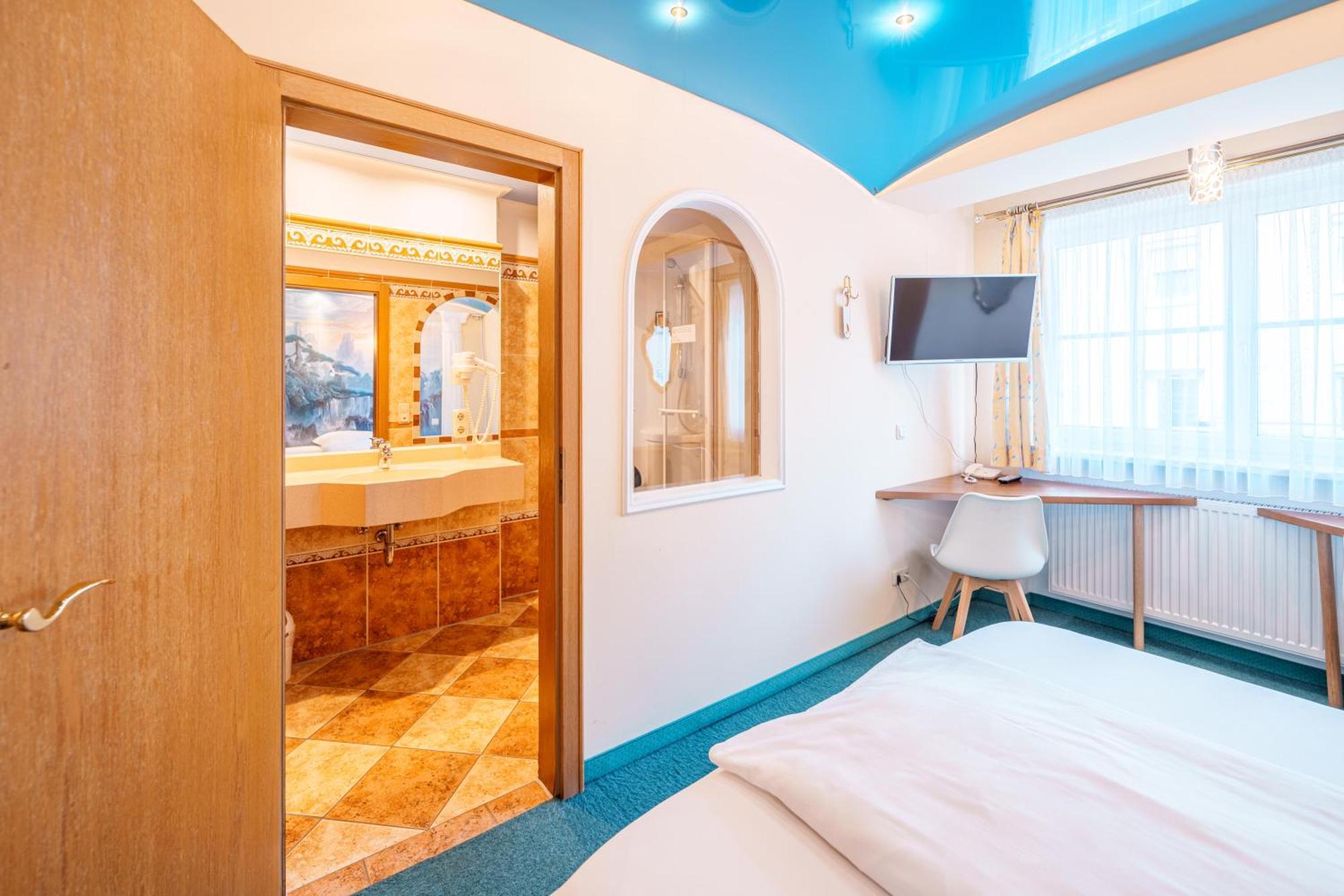 Koenig Ludwig Design Hotel Neu Zimmer Mit Sauna Oder Whirlpool Oder Mehr Альтеттінґ Екстер'єр фото