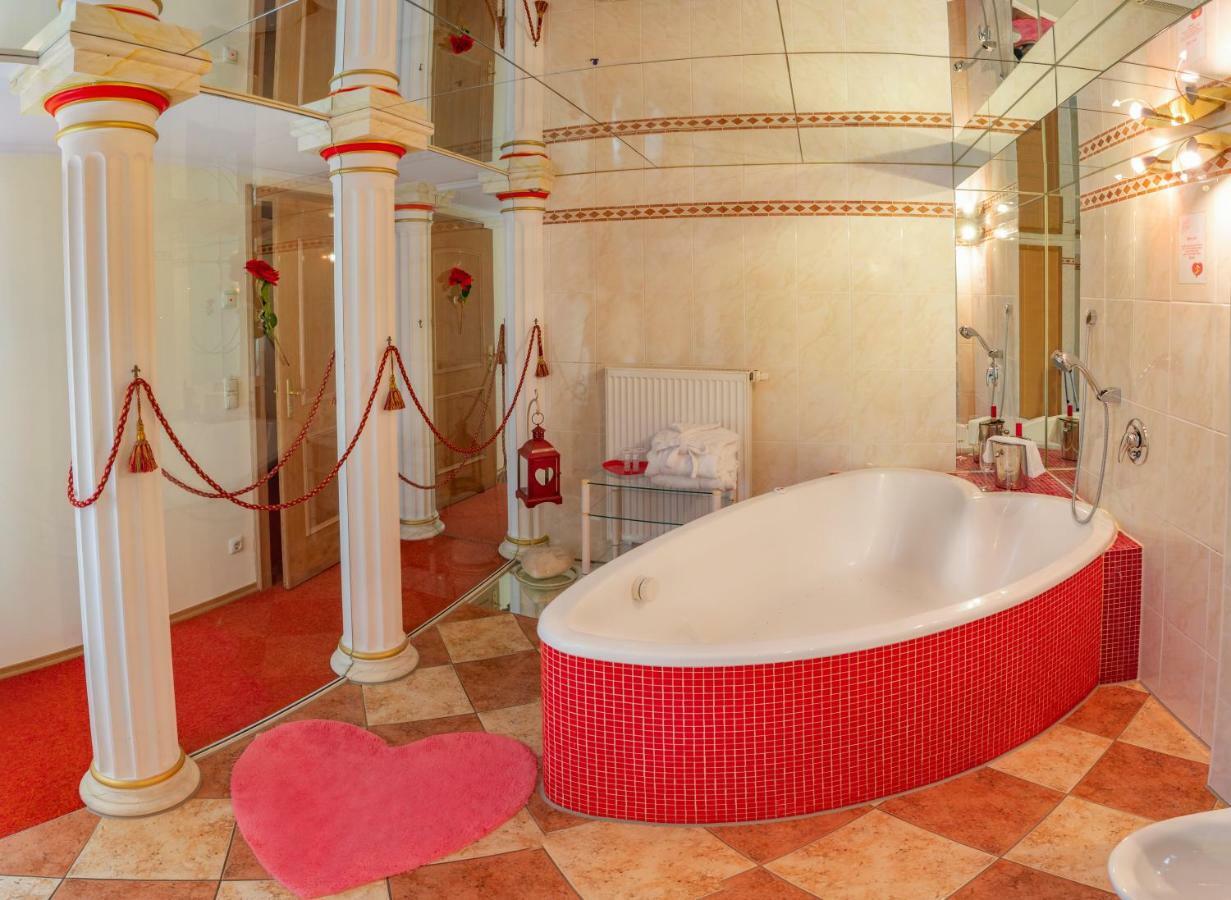 Koenig Ludwig Design Hotel Neu Zimmer Mit Sauna Oder Whirlpool Oder Mehr Альтеттінґ Екстер'єр фото